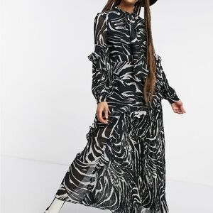 TOPSHOP dress! Fits a small/ medium.